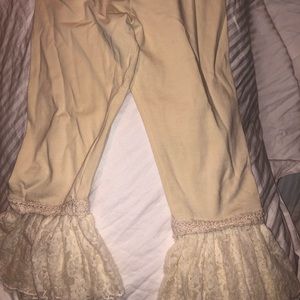 Capri trimmed lace leggings